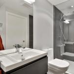 Ванная в частном доме — стильный дизайн и интересные варианты оформления (135 фото)